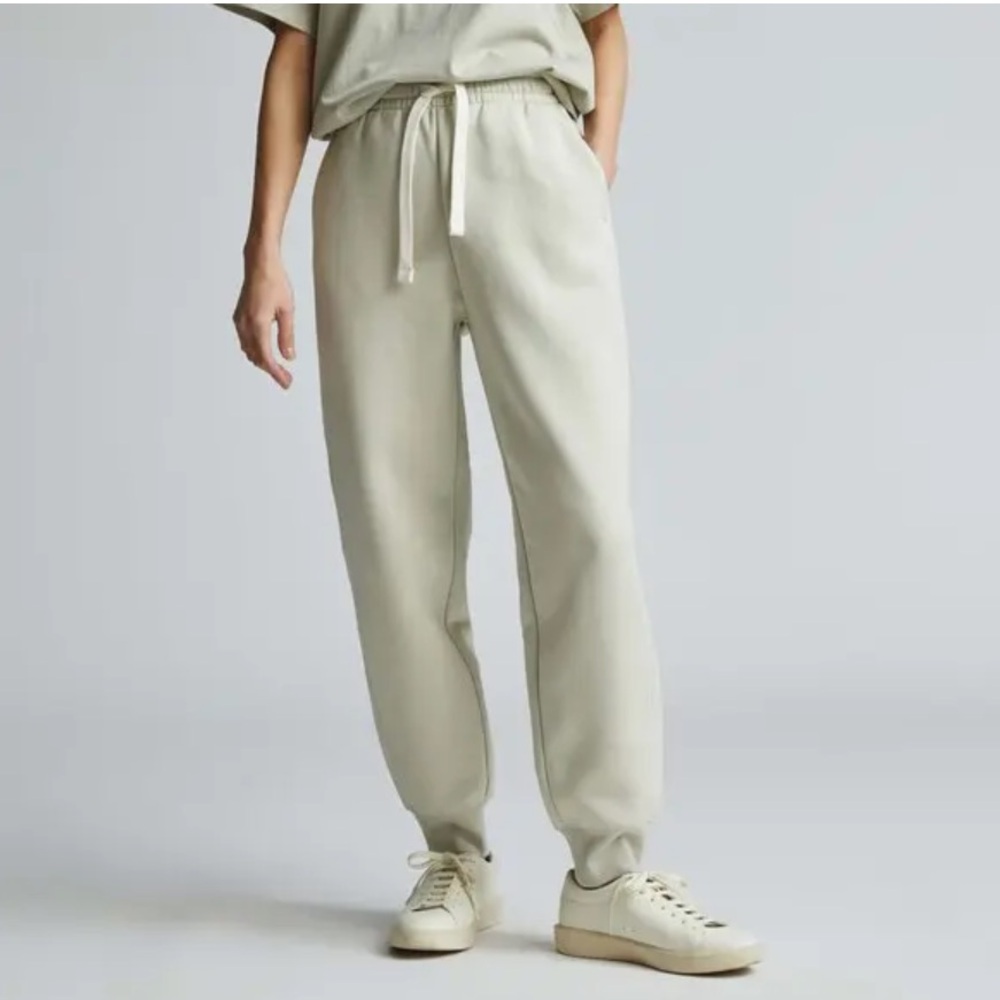 EVERLANE Relaxed Retrack Jogger - Pelican Light Beige Cream Sweatpants Medium